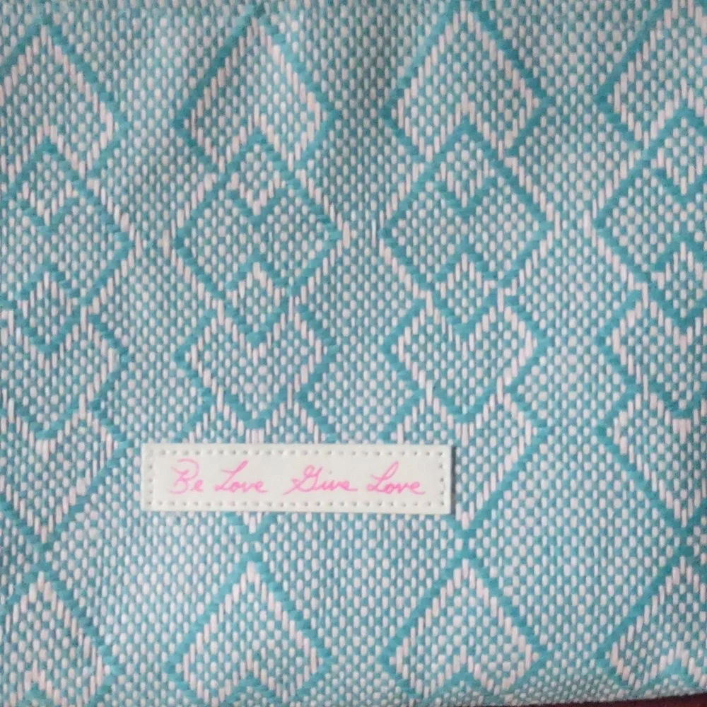 3/15 🦇 Blue and White Clutch - Picture 2 of 5